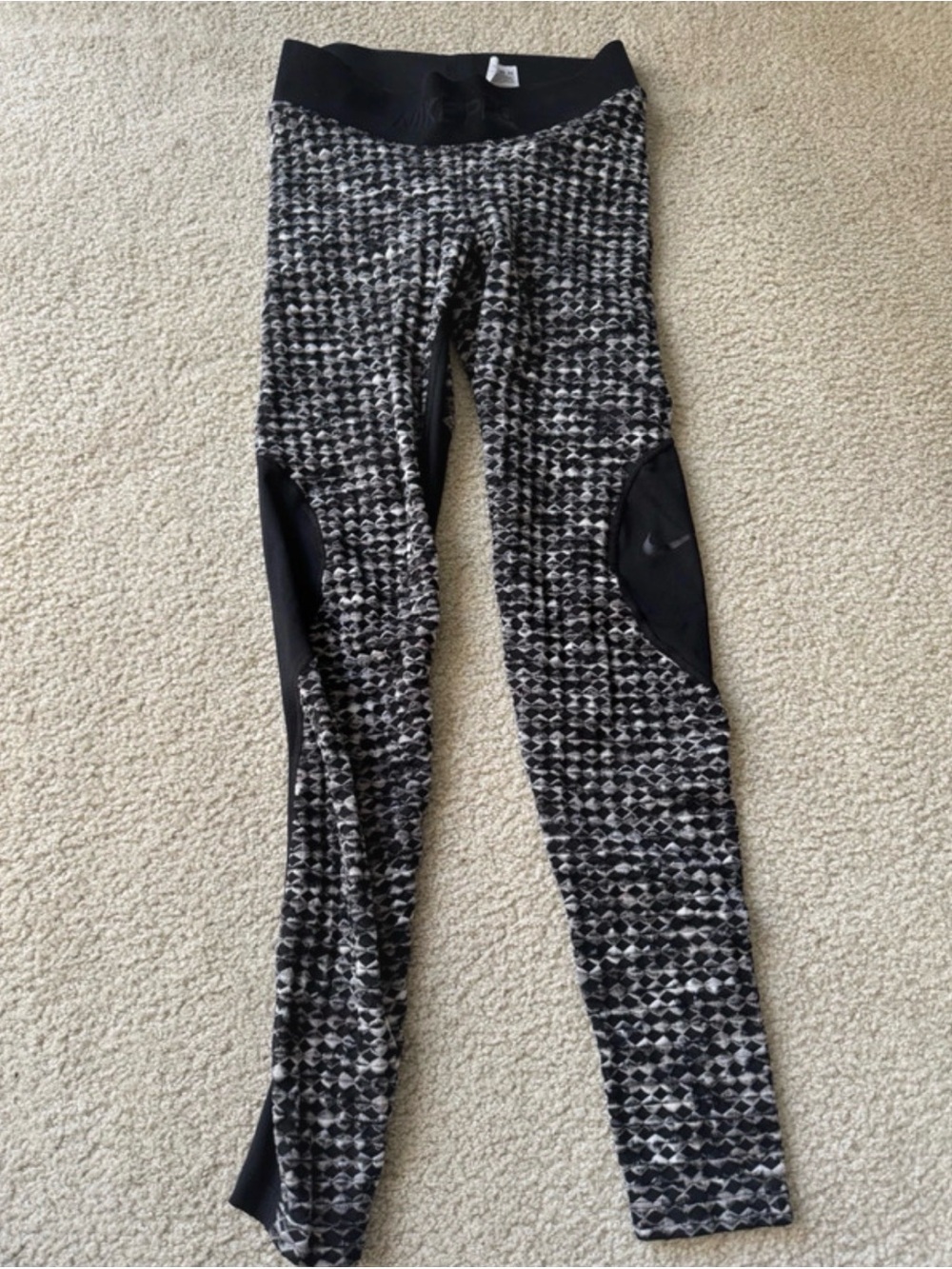 Nike Black & Gray Patterned Women's Leggings